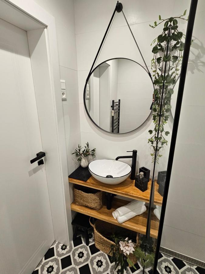 Design Apt In Old Town-Free Parking-Balcony براتسيلافا المظهر الخارجي الصورة