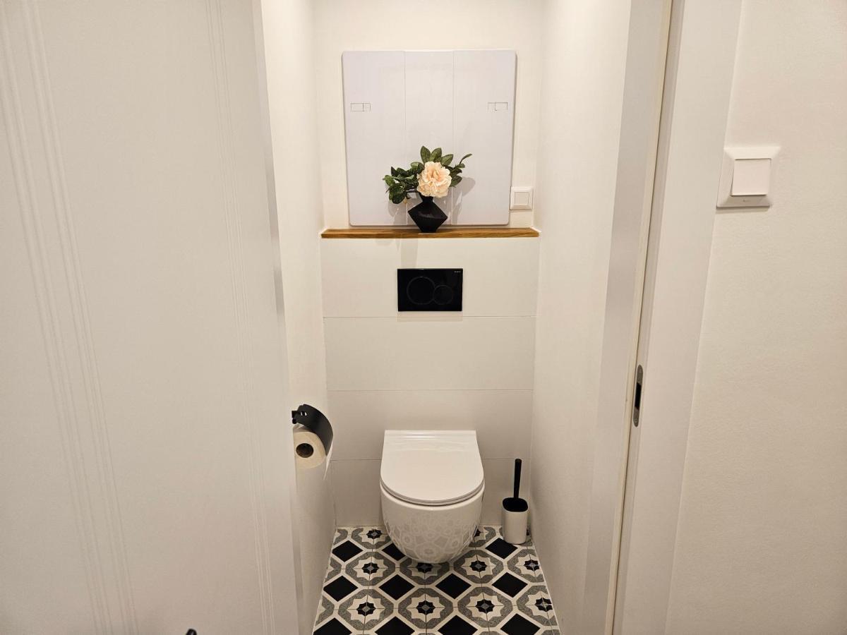 Design Apt In Old Town-Free Parking-Balcony براتسيلافا المظهر الخارجي الصورة